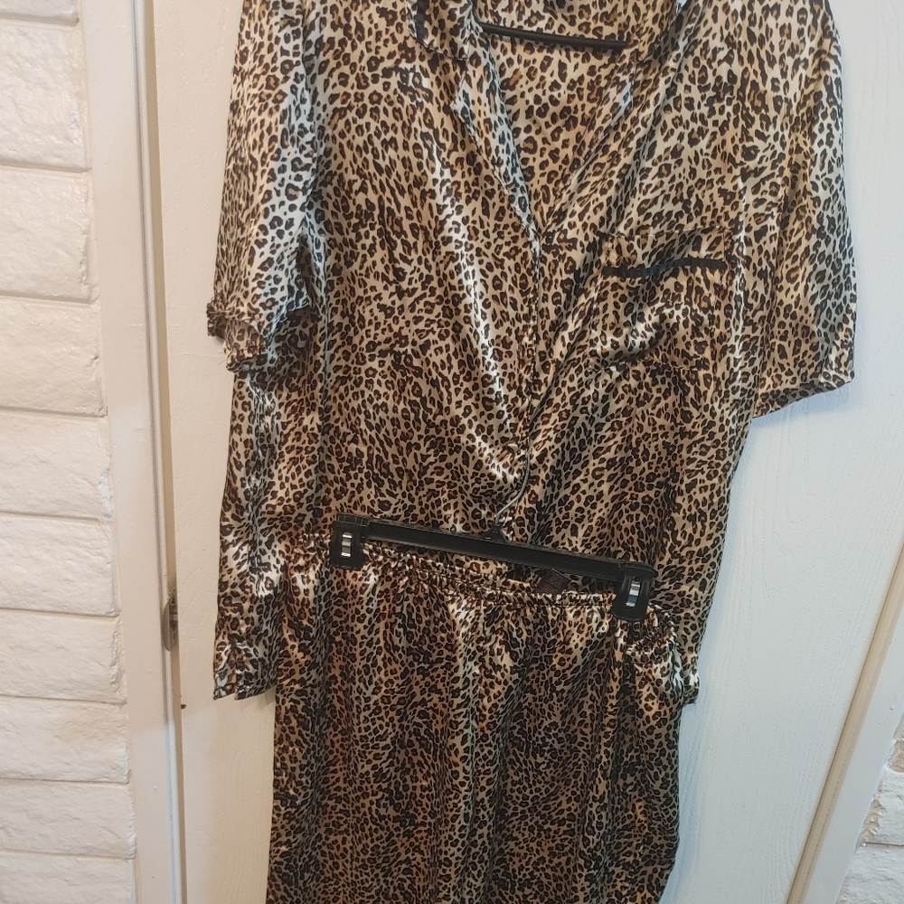 2 piece womens leopard pajama set